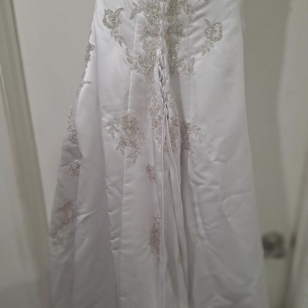 WEDDING DRESS - Picture 9 of 15